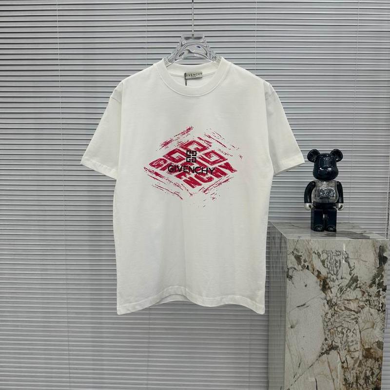 GIVENCHY Men's T-shirts 31